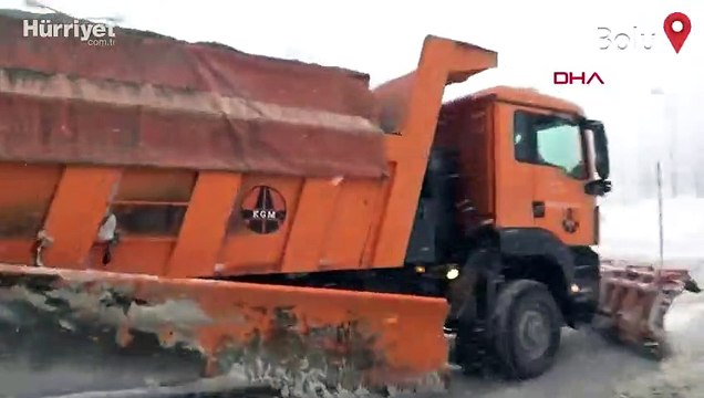 Anadolu Otoyolu Bolu Dağı geçişi TIR trafiğine, D-100 karayolu ise tüm araç geçişlerine kapatıldı