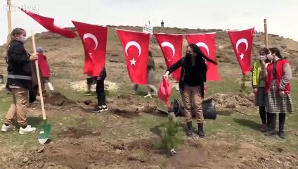 Ağrı'da polisler şehit meslektaşlarının anısına fidan dikti