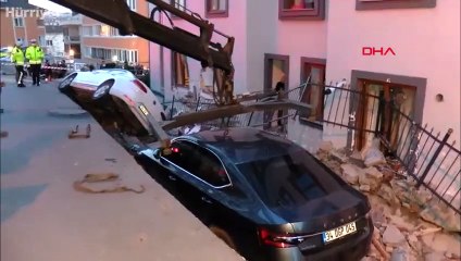 Ümraniye'de sitenin istinat duvarı çöktü