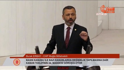 Burak Erbay, ‘Sansür Yasası’nı, cep telefonunu TBMM kürsüsünde çekiçle kırarak protesto etti