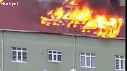 Ümraniye'de bina çatısında alevler arasında kalan kişi böyle kurtarıldı