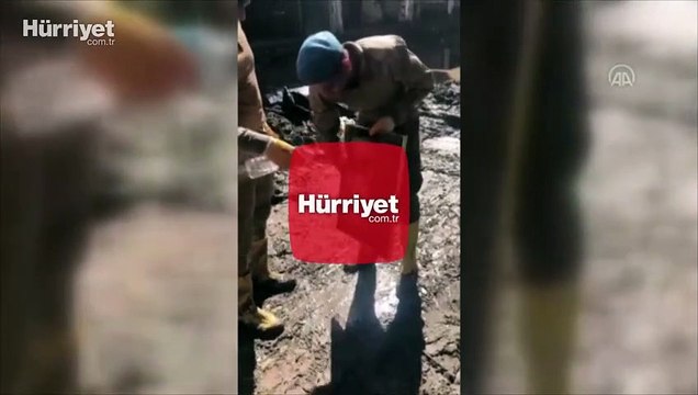 Bozkurt'ta jandarma ekipleri selde buldukları Atatürk fotoğrafını elleriyle yıkadı