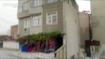 Arnavutköy'de çatının uçma anı kamerada