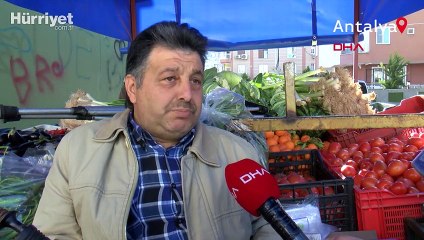 Yürüme engelli 'şekerci amca', motosikletiyle sebze meyve satıyor