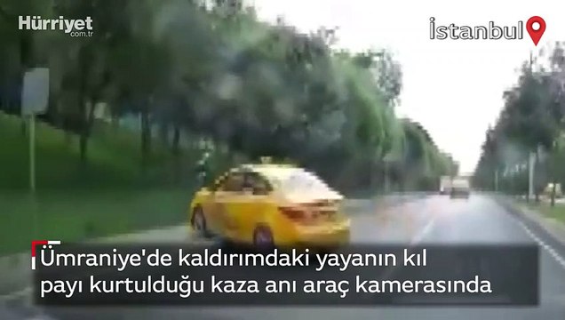 Ümraniye'de kaldırımdaki yayanın kıl payı kurtulduğu kaza anı araç kamerasında