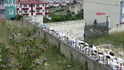 Arnavutköy'de duvarı cerrahi maskeyle ördüler