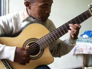 Kalon'ny fahiny esory re ry raiko