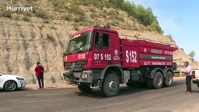 Manavgat’ta Taşağıl Mahallesi'ndeki yangında aniden yükselen alevler paniğe neden oldu