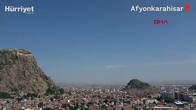 Türk Yıldızları zafer için gökyüzünde ay yıldız çizdi