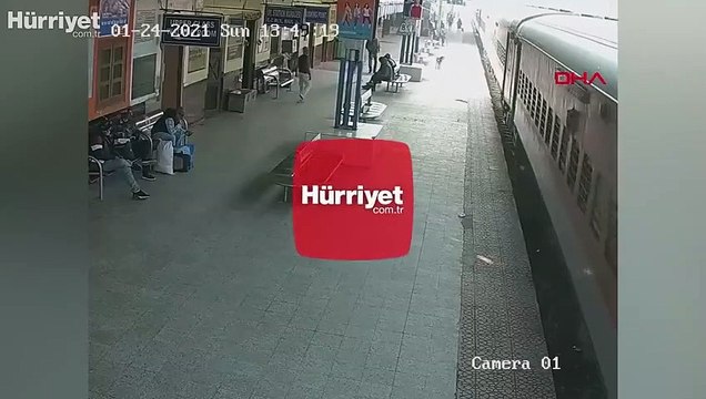 Tren istasyonunda mucizevi kurtuluş... O anlar kamerada!