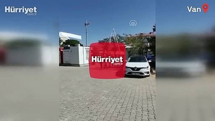 Van'da otomobil bagajında 3 düzensiz göçmen yakalandı