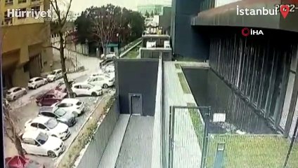 Bakırköy’de ‘Dur’ ihtarına uymayan araçla polis arasında kovalamaca anı kamerada