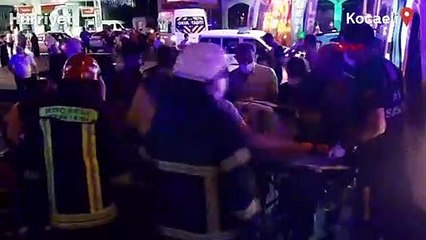 Bariyerlere çarpan işçi servisi devrildi