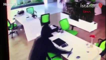 Avcılar'da 'özel güvenlik' montlu hırsızlar kamerada