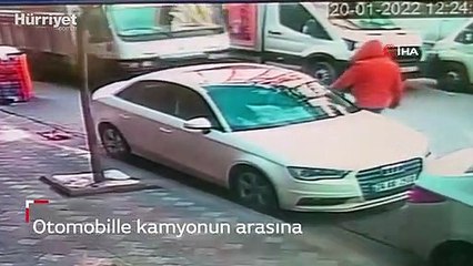 Otomobille kamyonun arasına sıkışan parmakları koptu.