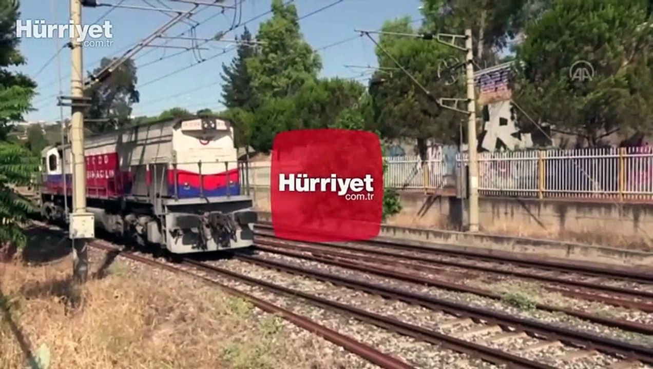 İzmir'de yük treni raydan çıktı