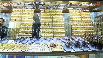 Biri oyaladı diğeri bileziği çaldı... Anbean kamerada