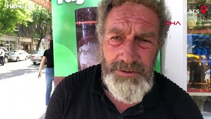 Gündüz ayakkabı boyacılığı ve televizyon tamirciliği, akşam da müzisyenlik yapıyorlar