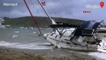 Bodrum'da fırtına etkili oldu, yelkenli tekne karaya oturdu