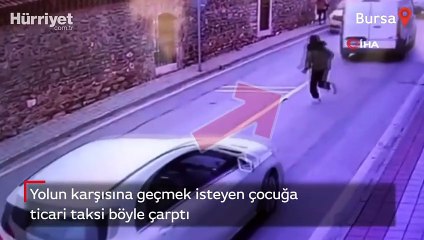 Yolun karşısına geçmek isteyen çocuğa taksi çarptı! O anlar kamerada