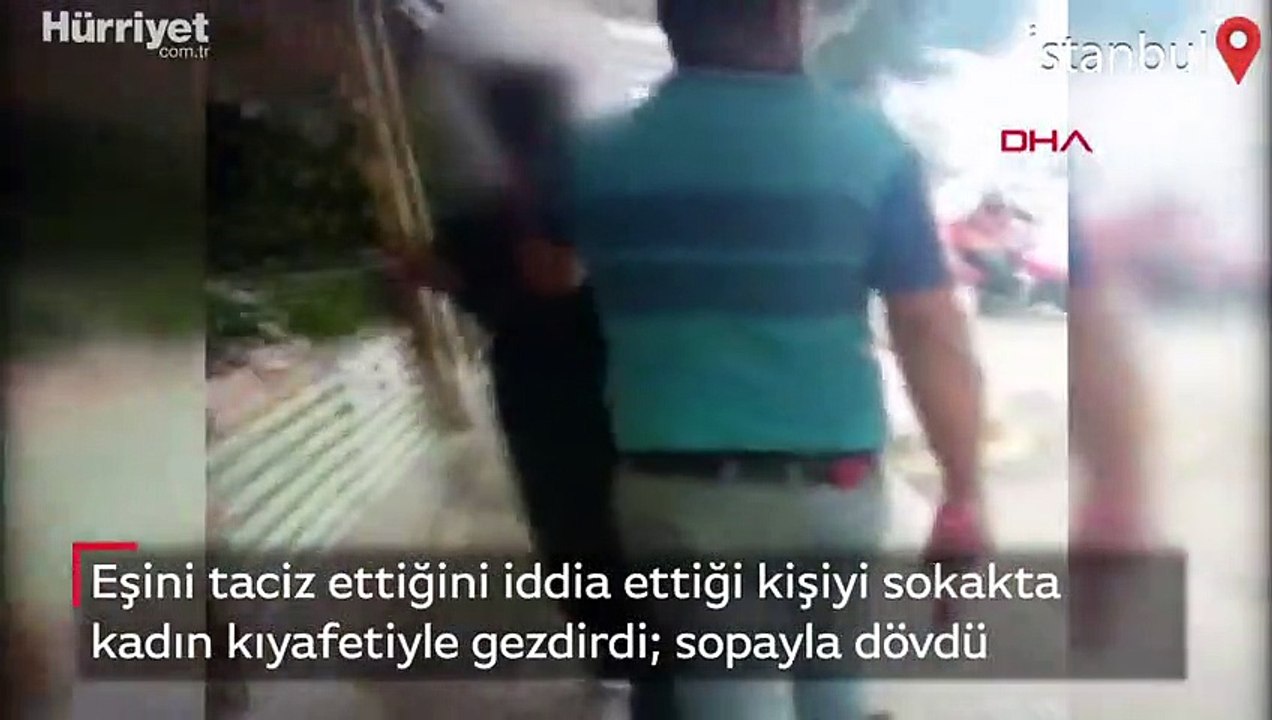 Eşini taciz ettiğini iddia ettiği kişiyi kadın kıyafetiyle gezdirip sopayla dövdü