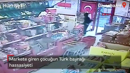Markete giren çocuğun Türk bayrağı hassasiyeti