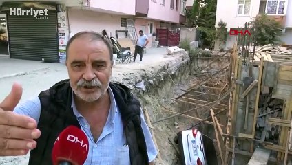 Avcılar'da otomobil, 6 metrelik inşaat çukuruna uçtu