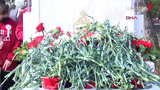 Mehmet Akif Ersoy, İstiklal Marşı'nın kabulünün 100'üncü yılında kabri başında anıldı