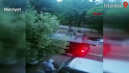 Pişkin hırsızlar kamerada! Komşular inip müdahale etmesin diye kapıyı tuttular