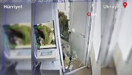 Rus askerleri Ukrayna'da marketi ve döviz bürosunu yağmaladı