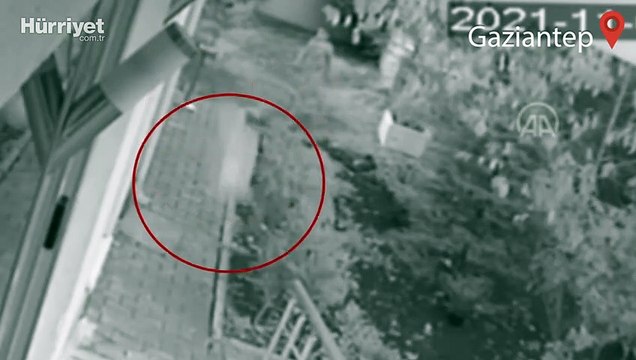 Küçük kızın Türk bayrağı sevgisi güvenlik kamerasına yansıdı