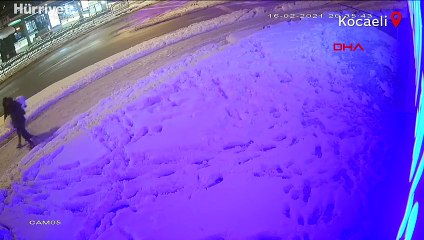 Şaşkına çeviren görüntüler! Kardan kadını kucaklayıp böyle götürdüler