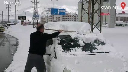 Bitlis’te araçlar kara gömüldü, 275 köy yolu kapandı