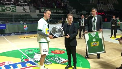 Ender Arslan gözyaşlarıyla kariyerini noktaladı