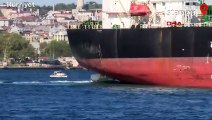 İstanbul Boğazı'nda dev gemilerle burun buruna tehlikeli balıkçılık