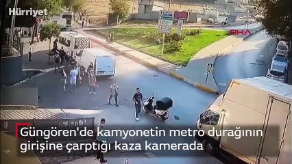Güngören'de kamyonetin metro durağının girişine çarptığı kaza kamerada