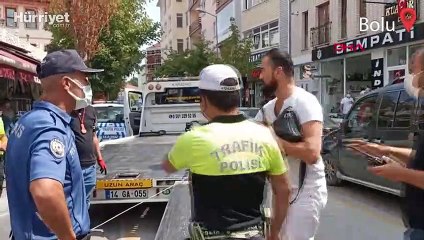 Güvenlik güçlerine küfretti, gözaltına almaya gelen polislere para teklif etti