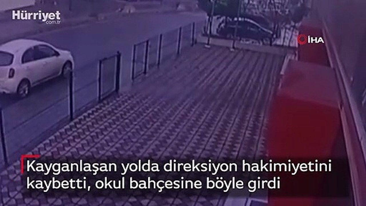 Kayganlaşan yolda direksiyon hakimiyetini kaybetti, okul bahçesine böyle girdi