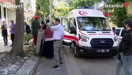 Kadıköy'de 2 balkon gürültüyle çöktü  mahalleli sokağa döküldü