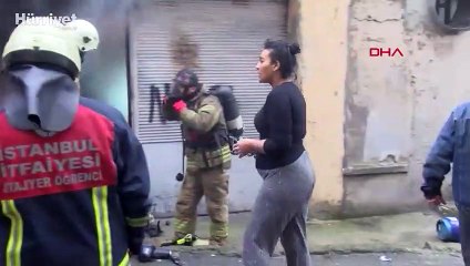 Beyoğlu'nda atık kağıt deposunda yangın