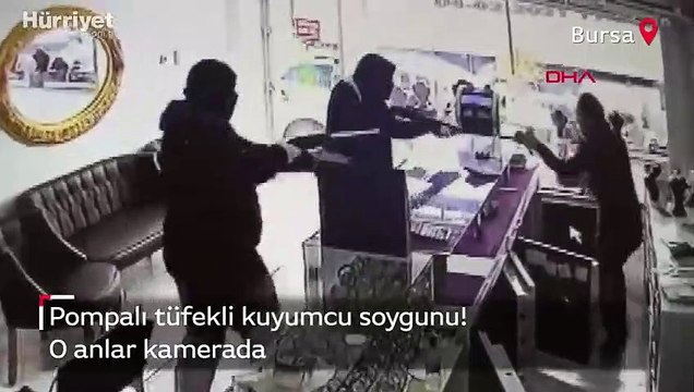 Pompalı tüfekli kuyumcu soygunu! Korku dolu anlar kamerada