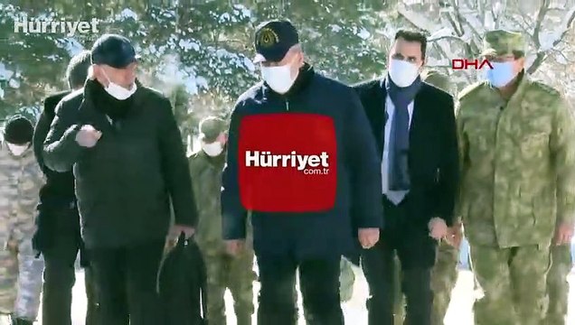 Bakan Akar ve komutanlar sınırın sıfır noktasında