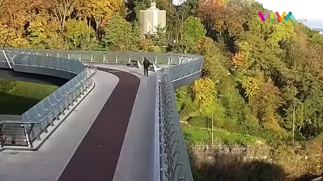 Balas Dendam, Rudal Rusia 'Sihir' 10 Kota Ukraina Bak Neraka