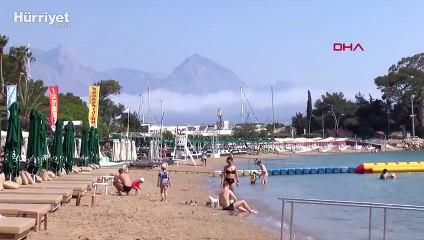 Deniz üzerinde ortaya çıkan sis duvarı turistleri şaşırttı