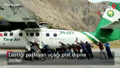 Lastiği patlayan uçağı pist dışına ittiler