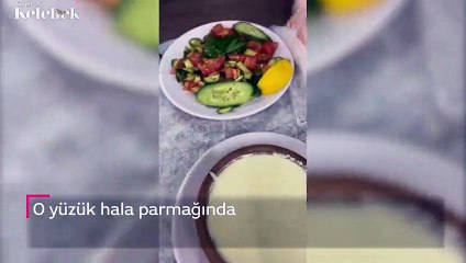 Kebaplar arasında yüzüğüyle gösteriş yaptı