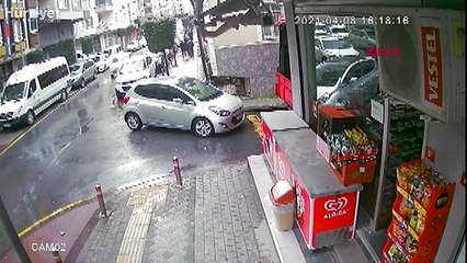 Güngören'de cep telefonunu böyle çaldı