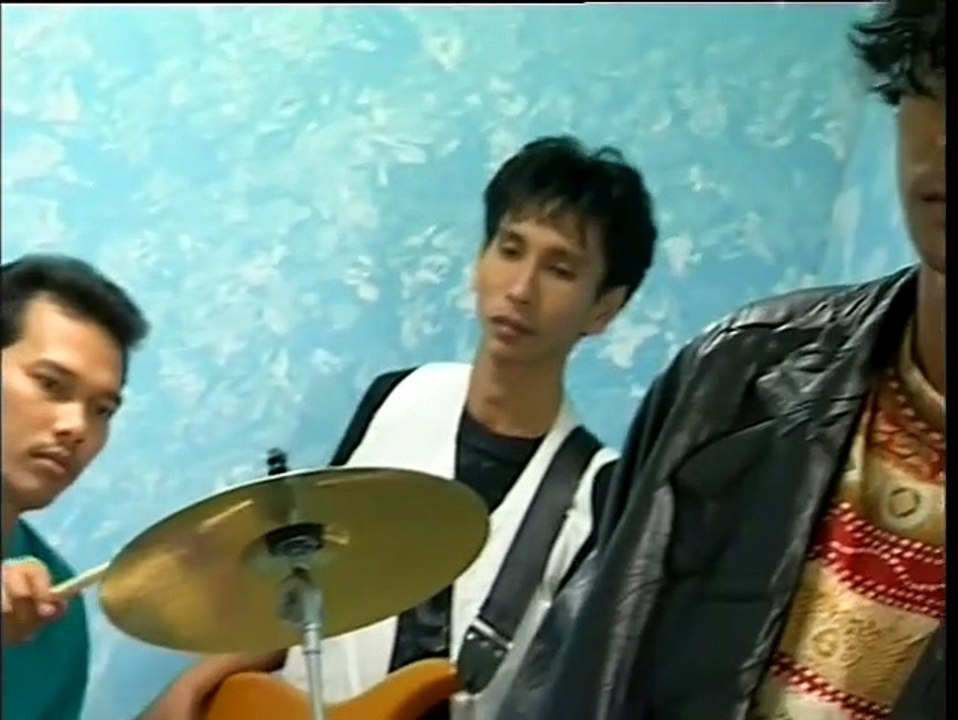eye_kau_tetap_di_jendela_kenanganku_official_music_video_h264_8921