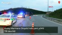 Kuzey Marmara Otoyolu'nda çakıl yüklü TIR devrildi