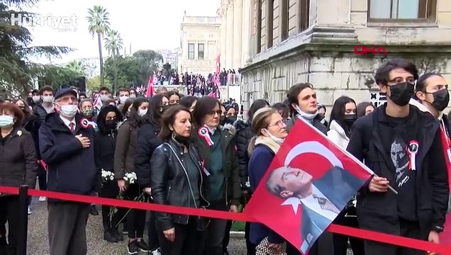 Mustafa Kemal Atatürk'ün ebediyete intikalinin 83. yılında, ölüm saati olan 09.05'te saygı duruşunda bulunuldu